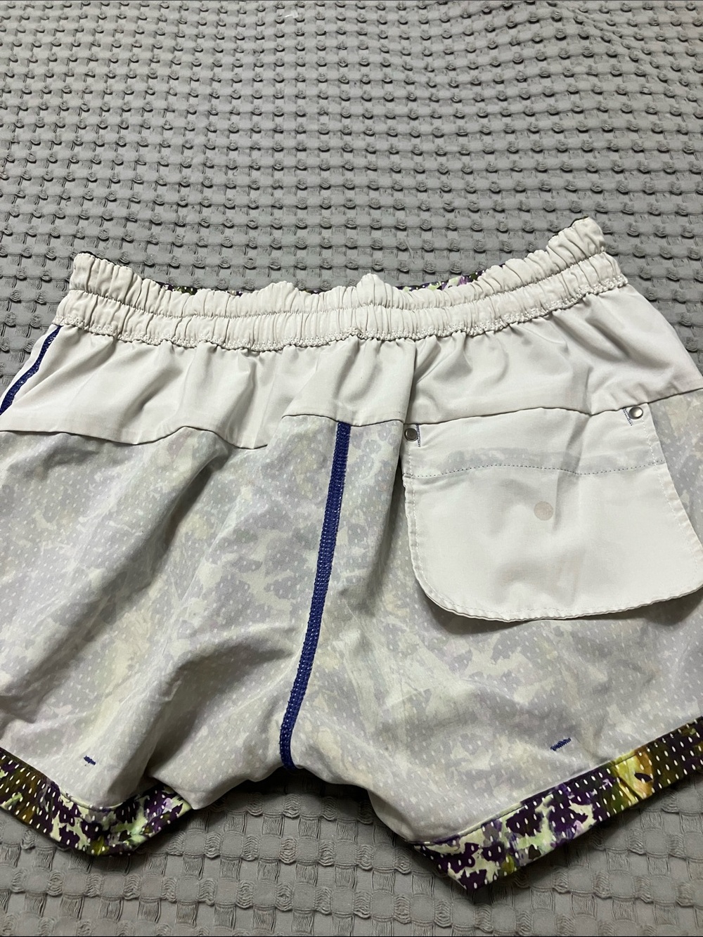 Lululemon Spring Break Away Short Sz 6 in Floral Sport White Multi - Picture 10 of 12